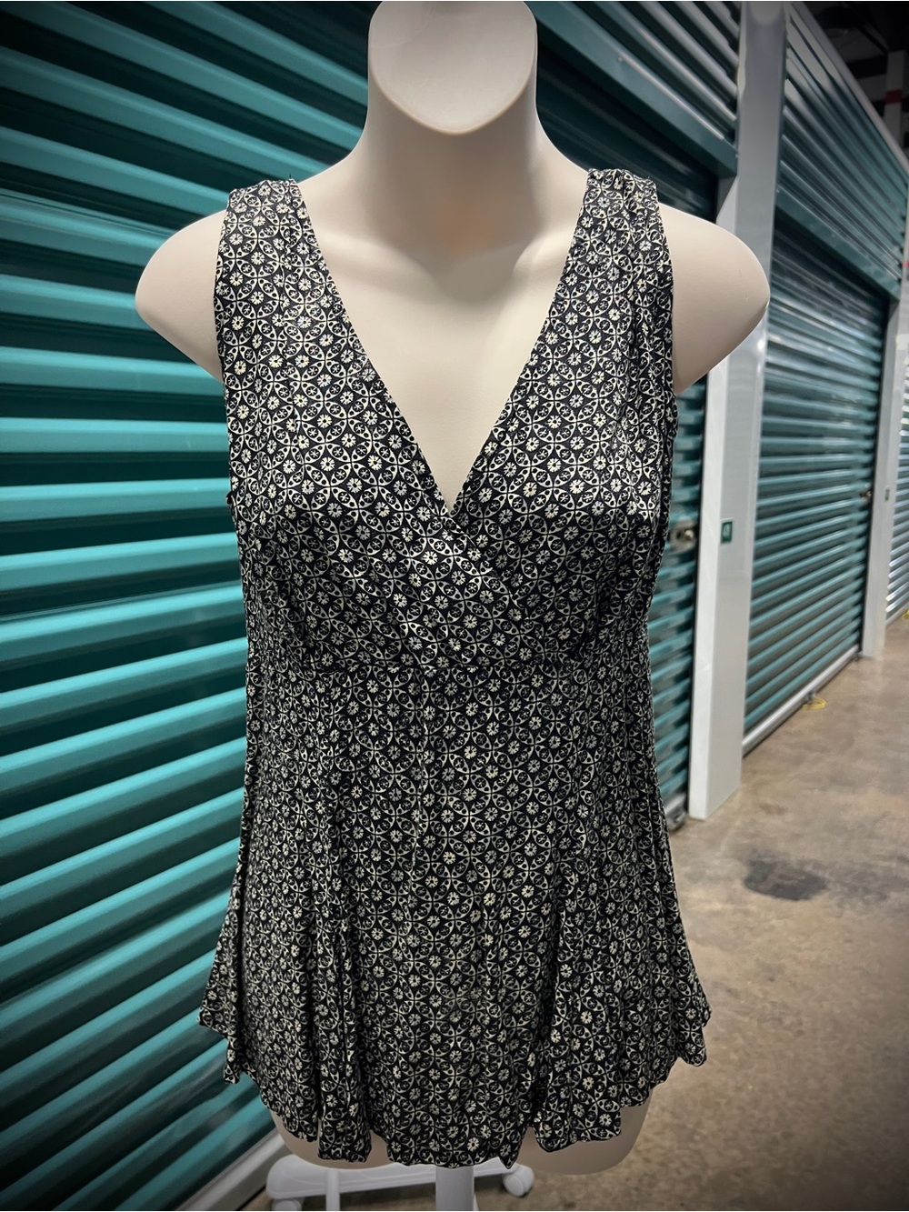 Vintage 80s Contempo Casuals Black & White Printed V-Neck Blouse